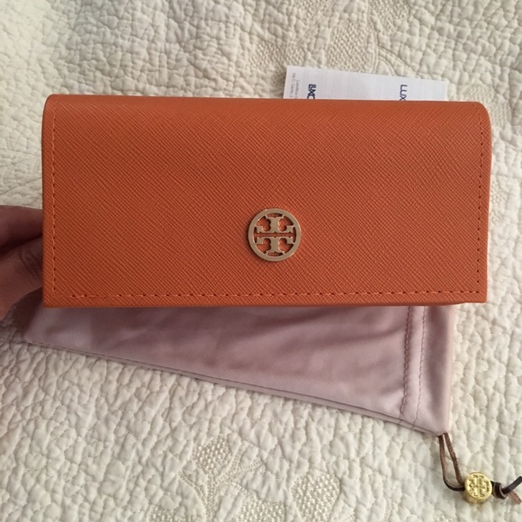 Tory Burch Accessories - Tory Burch Case w/ Cloth Pouch